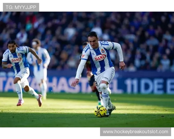 莱万特快速反击,罗梅罗单刀推射破门 莱万特快速反击,罗梅罗单刀推射破门